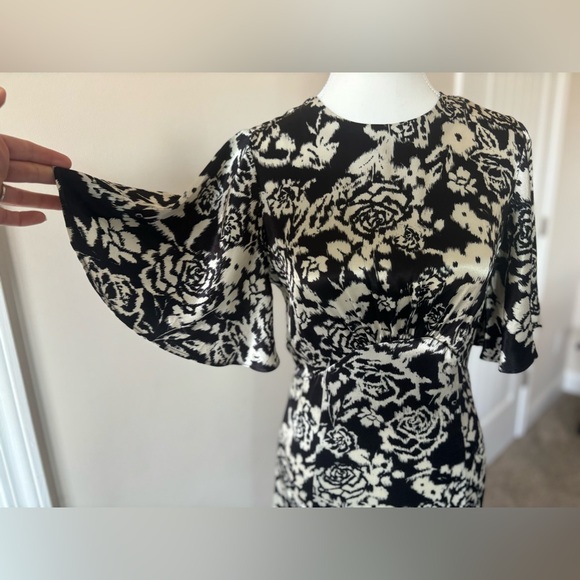 TOPSHOP Flutter Sleeve Open Back Satin Dress. Size 2. Black Cream Floral Print - Picture 7 of 13
